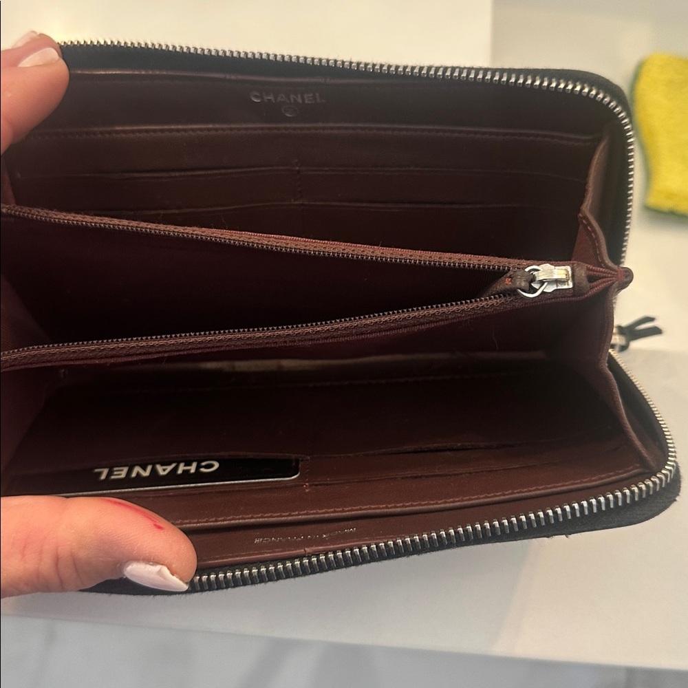 CHANEL Black Quilted Leather Wallet - Picture 14 of 14